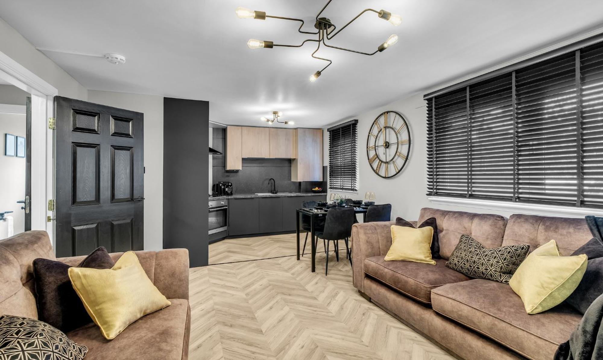 Freeparking-city Centre-comfy-no Lez Zone-high Spec Apartment